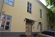 32-BarrowHouse