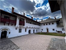 09-Sinaia-Monastery