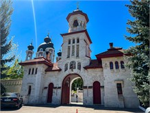 03-Churchi-Monastery