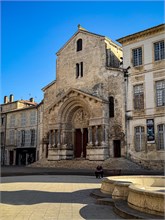 08-Arles
